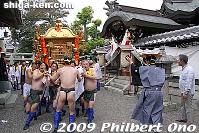 Keywords: shiga moriyama naginata-furi dance matsuri festival 