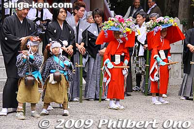 The naginata dance has been inscribed as a UNESCO Intangible Cultural Heritage in 2022 as one of Japan's furyu-odori (風流踊) ritual dances.
Keywords: shiga moriyama shimoniikawa jinja shrine sushikiri matsuri festival sushi-kiri