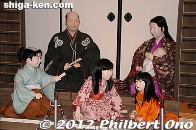 Azai Nagamasa, wife Oichi, son Manpukumaru (left), Chacha in the middle, Hatsu on the right, and Go in Oichi's arms.
Keywords: shiga nagahama azai clan history folk museum