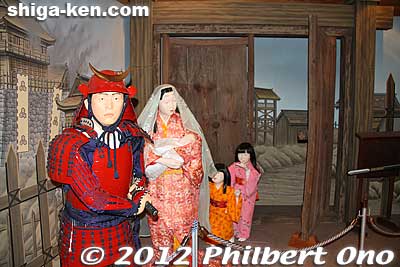 Oichi and daughter Chacha, Hatsu, and Go were led to safety by Fujikake Nagakatsu, a retainer of Oda Nobunaga. He took them to Gifu Castle.
Keywords: shiga nagahama azai clan history folk museum