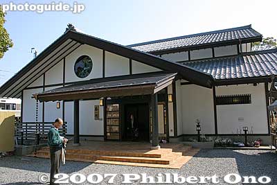 A newer annex to the Keiunkan. This is the exit.
Keywords: shiga nagahama keiunkan guesthouse