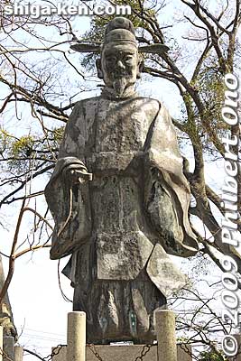 Statue of Toyotomi Hideyoshi, Nagahama Castle, Shiga. He renamed the town from Imahama to "Nagahama" after his boss and mentor Oda Nobunaga.
Keywords: shiga nagahama castle japansculpture