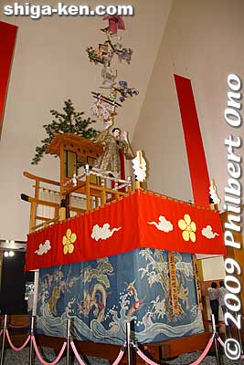 Inside Chawan Matsuri no Yakata Museum is a life-size replica of a festival float.
Keywords: shiga nagahama yogo chawan matsuri float festival 
