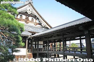 Corridor to main hall
Keywords: shiga nagahama daitsuji temple Buddhist Jodo Shinshu Otani