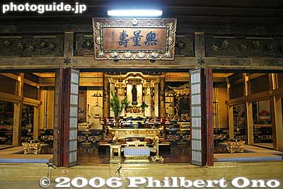 Hondo main hall altar, Important Cultural Property 大通寺　本堂阿弥陀堂
Keywords: shiga nagahama daitsuji temple Buddhist Jodo Shinshu Otani