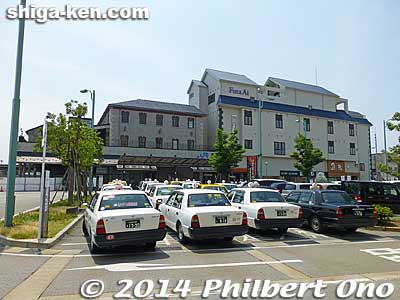 The new station building (on left) later saw a larger building (on the right) used as a wedding hall.
Keywords: shiga nagahama station train