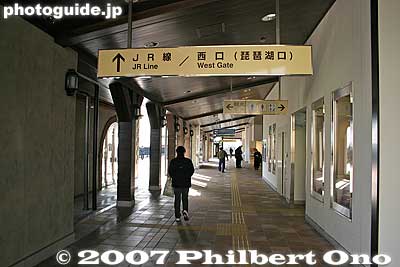 Corridor to turnstile and west (Lake Biwa) side of the station.
Keywords: shiga nagahama JR train station
