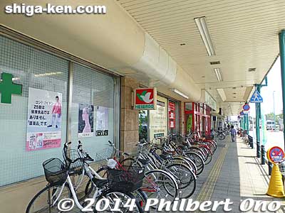 The old Nagahama Heiwado store near the entrance.
Keywords: shiga nagahama station train