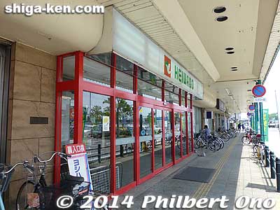 The old Nagahama Heiwado store entrance.
Keywords: shiga nagahama station train