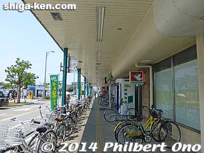 Bicycles parked at the old Nagahama Heiwado store.
Keywords: shiga nagahama station train