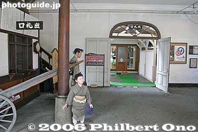 Door led to the train platform.
Keywords: shiga nagahama JR train station