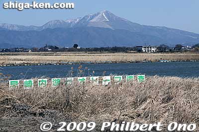 In Nov. 2001, part of the land was flooded with water as an experiment, and the ensuing plant and wildlife were observed. [url=http://goo.gl/maps/GGfqe]MAP[/url]
Keywords: shiga nagahama hayasaki hayazaki naiko attached lake biotope