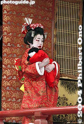 This and the following pictures were taken in another year (not in 2009).
Keywords: shiga nagahama hikiyama matsuri festival float kabuki boys 