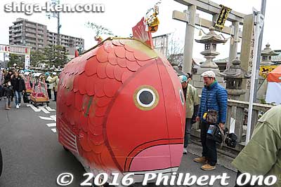 Giant sea bream float for Toka Ebisu
Keywords: shiga nagahama hokoku shrine toka ebisu