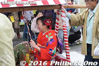 Good luck maidens ride in the parade
Keywords: shiga nagahama hokoku shrine toka ebisu