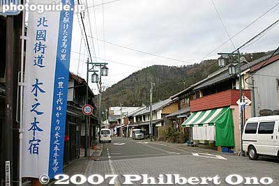 Hokkoku Kaido road going through post town Kinomoto-juku 北国街道
Keywords: shiga nagahama kinomoto-juku