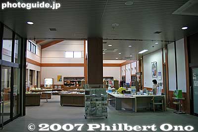 First floor of station with tourist info counter and souvenir shop.
Keywords: shiga nagahama kinomoto station