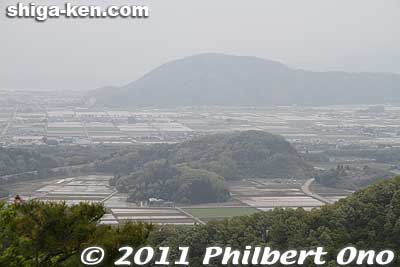 View from the Ouma-ya. That's Yamamoto-yama in the distance.
Keywords: shiga nagahama kohoku-cho odani castle mt. mountain 