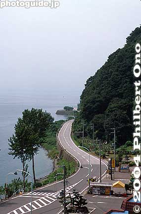One entrance to Oku Biwako Parkway is at Sugaura. It's not a toll road. The most trying part of bicycling around Lake Biwa. [url=http://goo.gl/maps/0E78h]MAP[/url]
Keywords: shiga nagahama nishi-azai oku biwako parkway lake biwa