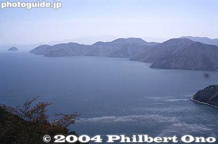 Northern Lake Biwa, looking toward Sugaura. Seen from Mt. Shizugatake.
Keywords: shiga nagahama kinomoto mt. shizugatake