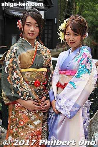 Most of them come with friends or with their mother. Nagahama, Shiga.
Keywords: shiga nagahama shusse matsuri festival kimono ladies women kimonobijin