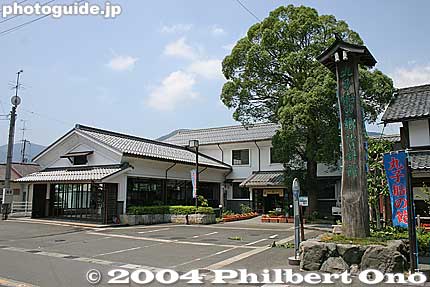 Maruko-bune Museum (Maruko-bune no Yakata). The maruko-bune was commonly used to transport cargo over the lake from the Hokuriku region to the Kyoto-Osaka region during the 17th and 18th c. [url=http://goo.gl/maps/U3QDC]MAP[/url]
The museum is a short bicycle ride from Nagahara Station (JR Kosei Line). 滋賀県西浅井町大浦582 丸子船の館
Keywords: shiga nagahama nishi azaicho