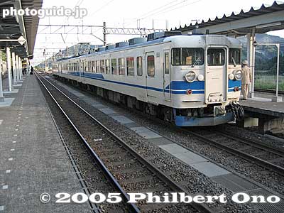 Omi-Shiotsu Station with an old 111-series JR train.
Keywords: shiga nagahama nishi azaicho Omi-Shiotsu Station