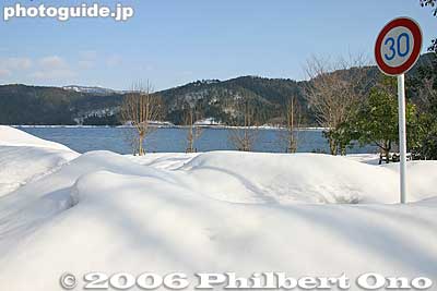 Speed limit 30 kph
Keywords: shiga prefecture yogo-cho lake yogo winter snow