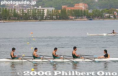 Four-man race with the cox at the stern
Keywords: shiga prefecture otsu lake biwa biwako regatta boat race rowing regattabest