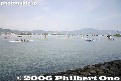 Race course at the head of Seta River where it meets Lake Biwa. 1000-meter course with 6 lanes.
Keywords: shiga prefecture otsu lake biwa biwako regatta boat race rowing regattabest otsuseta