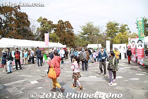 The Biwako Marathon or Lake Biwa Mainichi Marathon is held annually in March in Otsu. It starts (at 12:30 pm) and finishes at Ojiyama Stadium in central Otsu, near Otsu Shiyakusho-mae Station on the Keihan Ishiyama-Sakamoto Line. 
Known as one of Japan'a major marathons for top male runners, the Lake Biwa Marathin's 42.195 km course goes along the lake shore and Seta River. The terrain is mostly flat. Before the start of the marathon, there are PR booths near the stadium entrance.
Keywords: shiga otsu biwako mainichi lake biwa marathon