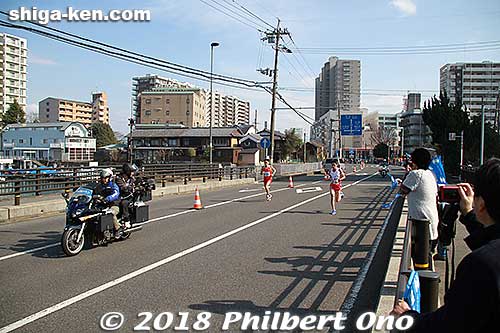 TV cameraman on motorcycle covering marathon runners.
Keywords: shiga otsu biwako mainichi lake biwa marathon