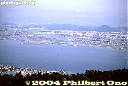 View of Lake Biwa and Otsu from Enryakuji Station. The conical Mt. Mikami in Yasu can be seen on the right.
Keywords: shiga otsu lake biwa