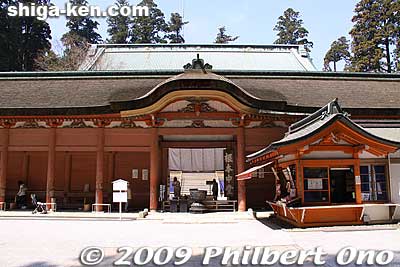 Entrance to Konpon Chudo Hall. Note that since 2016, the Konpon Chudo Hall is undergoing a 10-year renovation project. You may see scaffolding and certain parts might be closed to visitors.
Keywords: shiga otsu enryakuji buddhist temple tendai national treasure