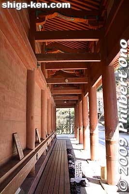 Where you take off your shoes to enter Konpon Chudo Hall.
Keywords: shiga otsu enryakuji buddhist temple tendai national treasure 