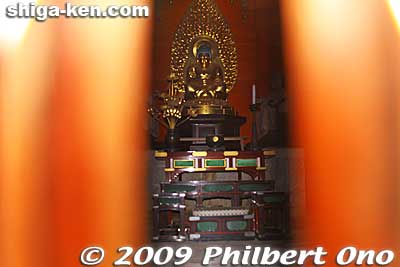 Photo of the altar inside through a narrow slit.
Keywords: shiga otsu enryakuji buddhist temple tendai 