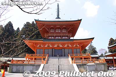 Another nice building to photograph is this Hokke Soji-in Toto pagoda.
Keywords: shiga otsu enryakuji buddhist temple tendai pagoda 