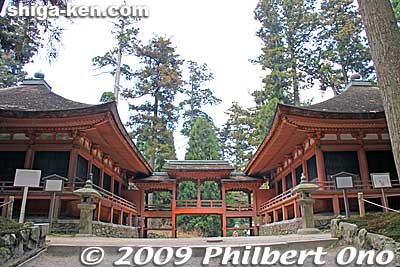 Ninai-do Hall consists of two halls connected by a corridor.
Keywords: shiga otsu enryakuji buddhist temple tendai 