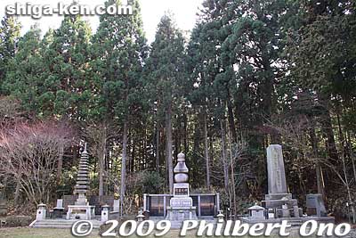 Grave
Keywords: shiga otsu enryakuji buddhist temple tendai 