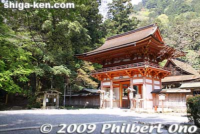 Kep walking straight and you will come to this Romon Gate at Nishi Hongu Shrine. 楼門
Keywords: shiga otsu shinto hiyoshi taisha shrine 
