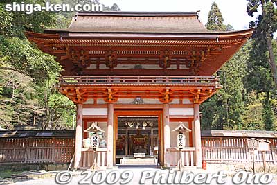 Hiyoshi Taisha's Romon Gate at Nishi Hongu Shrine is an Important Cultural Property. 楼門
Keywords: shiga otsu shinto hiyoshi taisha shrine