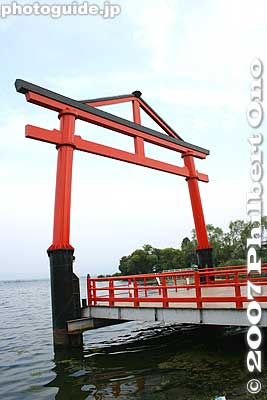 Keywords: shiga otsu shinto hiyoshi taisha shrine torii lake biwa 