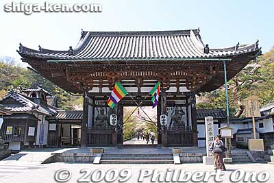Impressive San-mon Gate, also called Todaimon. The defacto front gate of the temple. 東大門 [url=https://goo.gl/maps/JJfNTncHFEu]MAP[/url]
Keywords: shiga otsu ishiyama-dera temple