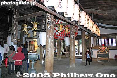 Inside Ishiyama-dera's Hondo Hall 本堂
Keywords: shiga otsu ishiyama-dera buddhist temple shigabestkokuho