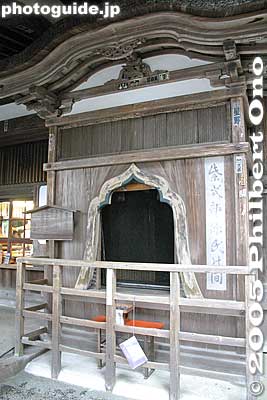 The Hondo also has this Room of Genji.
Keywords: shiga otsu ishiyama-dera buddhist temple