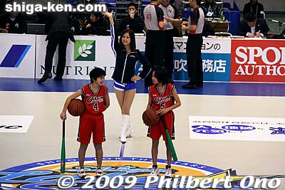 A time out for a basketball challenge for these two girls.
Keywords: shiga otsu LakeStars pro basketball game sports 