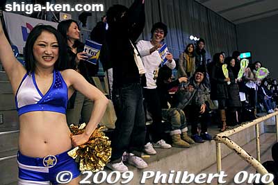 Cheerleader in the stands!
Keywords: shiga otsu LakeStars pro basketball game sports