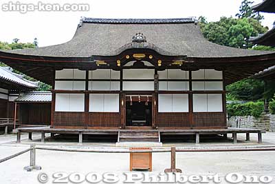 In the center of the To-in complex is the Kancho-do Hall. Its a dojo exercise hall for entering the priesthood and conducting Buddhist initiation ceremonies. 潅頂堂
Keywords: shiga otsu miidera onjoji temple tendai buddhist sect