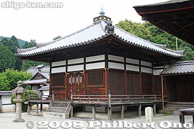 On the left of the Kancho-do is the Chonichi Goma-do Hall. Important Cultural Property. 長日護摩堂
Keywords: shiga otsu miidera onjoji temple tendai buddhist sect