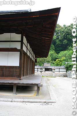 Behind the Kancho-do Hall is the Daishi-do Hall where Enchin is interred.
Keywords: shiga otsu miidera onjoji temple tendai buddhist sect